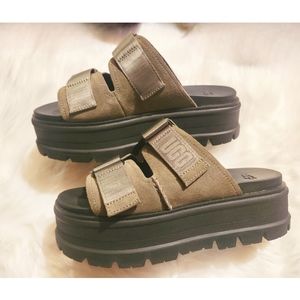 UGG CLEM SUEDE PLATFORM SLIDES  WOMEN SIZE 8.5